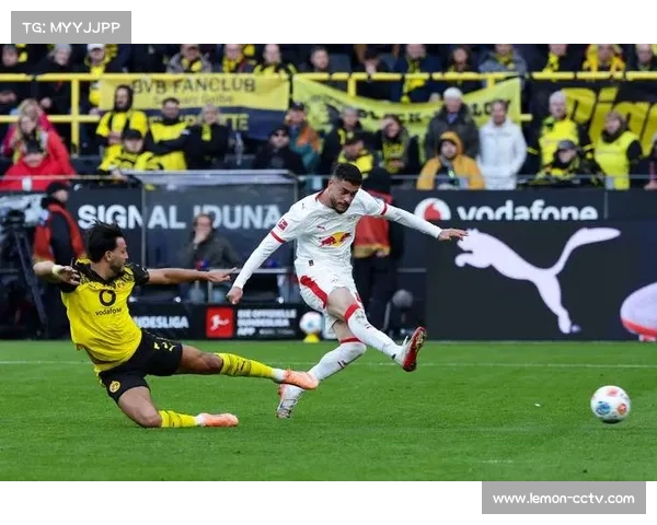 拜仁慕尼黑3-1补时逆转圣保利，迪亚斯传射